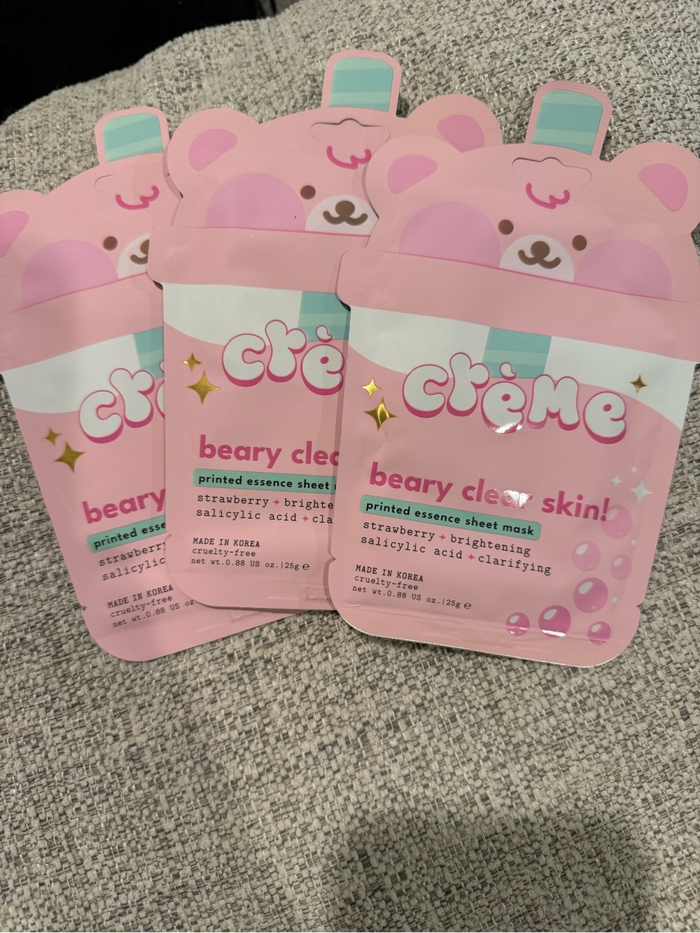 Crème Beary Clear Skin! Strawberry Essence Sheet Mask